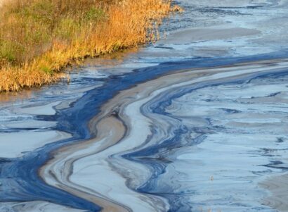 Image of an oil slick on water