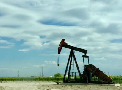 Image of an oil well