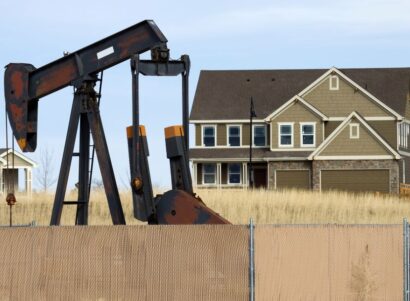Image of an oil well near a home