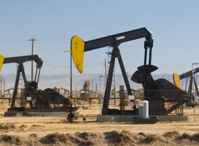 Image of an oil well
