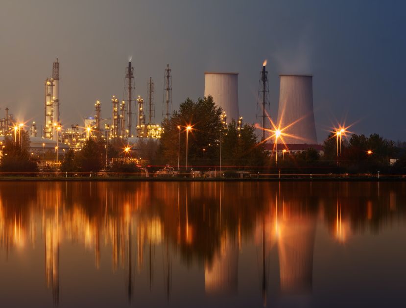 Image of a fossil fuel power plant at night
